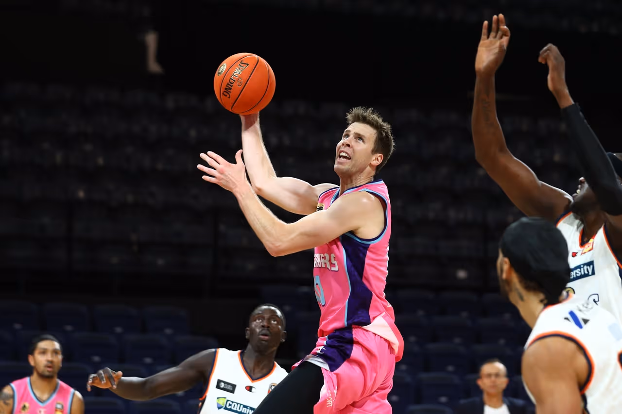 Breakers lose in a tight one in Cairns to Taipans