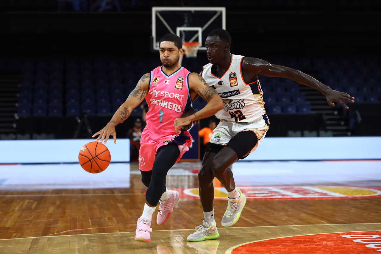 R17: New Zealand Breakers Highlights vs. Cairns Taipans