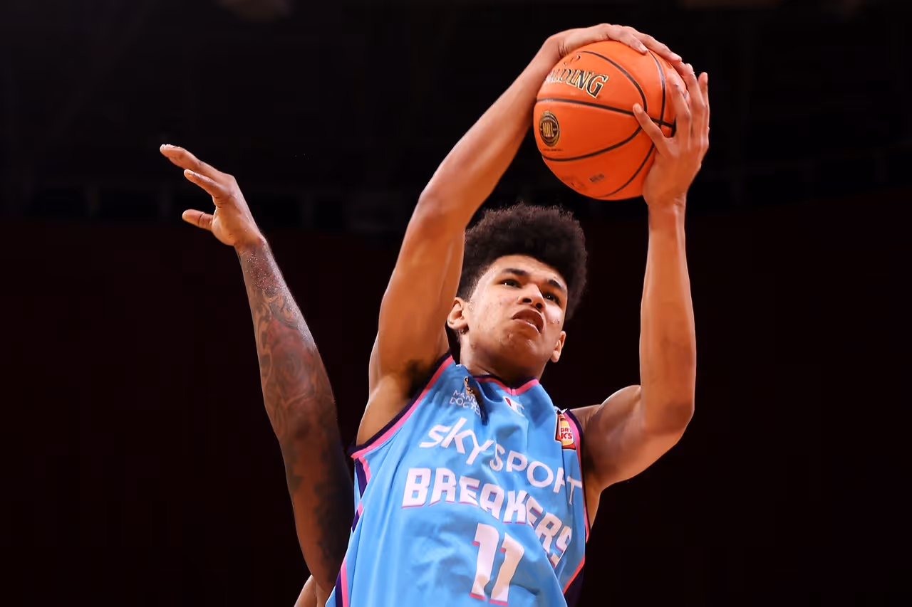 Dieng fires for Breakers in loss to Kings
