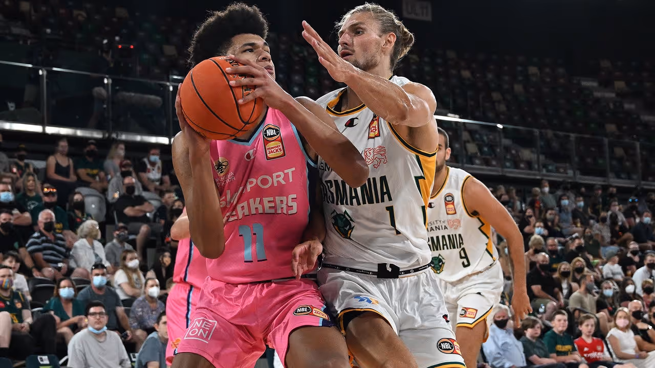 New Zealand Breakers highlights vs Tasmania JackJumpers