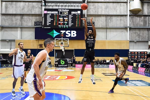 Randolph Hits Career High 25 Points in New Plymouth