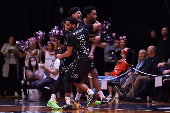 Breakers Reignite NBL21 Beating Champions Perth Again!