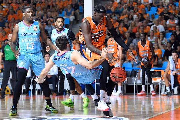 Breakers Take Backwards Step in Cairns