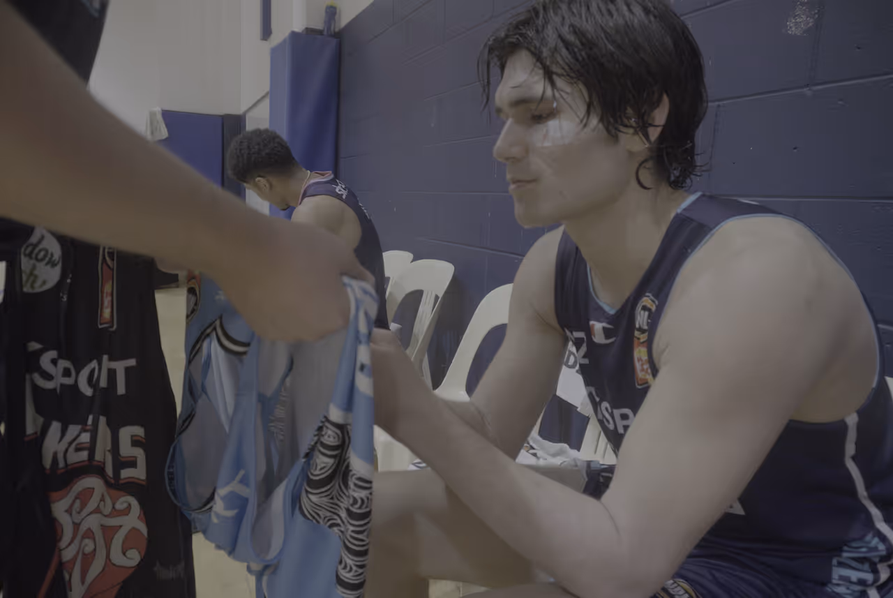 Isaac Davidson Signs Development Contract Ahead of Trip to Melbourne
