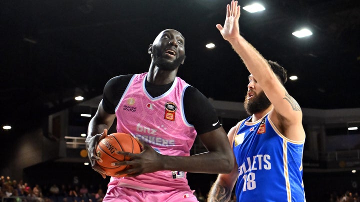 Breakers edged out by Bullets in Christchurch