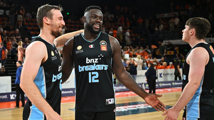 Breakers celebrate New Year with dominant win
