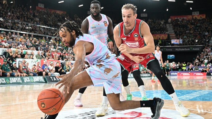 Breakers suffer road loss to JackJumpers