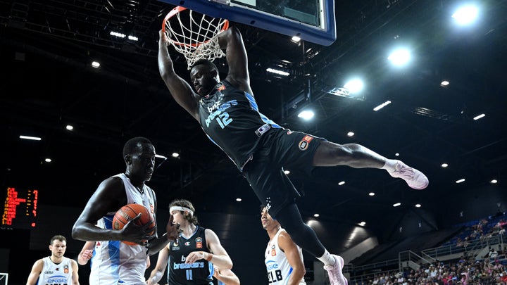 Undermanned Breakers undone by United