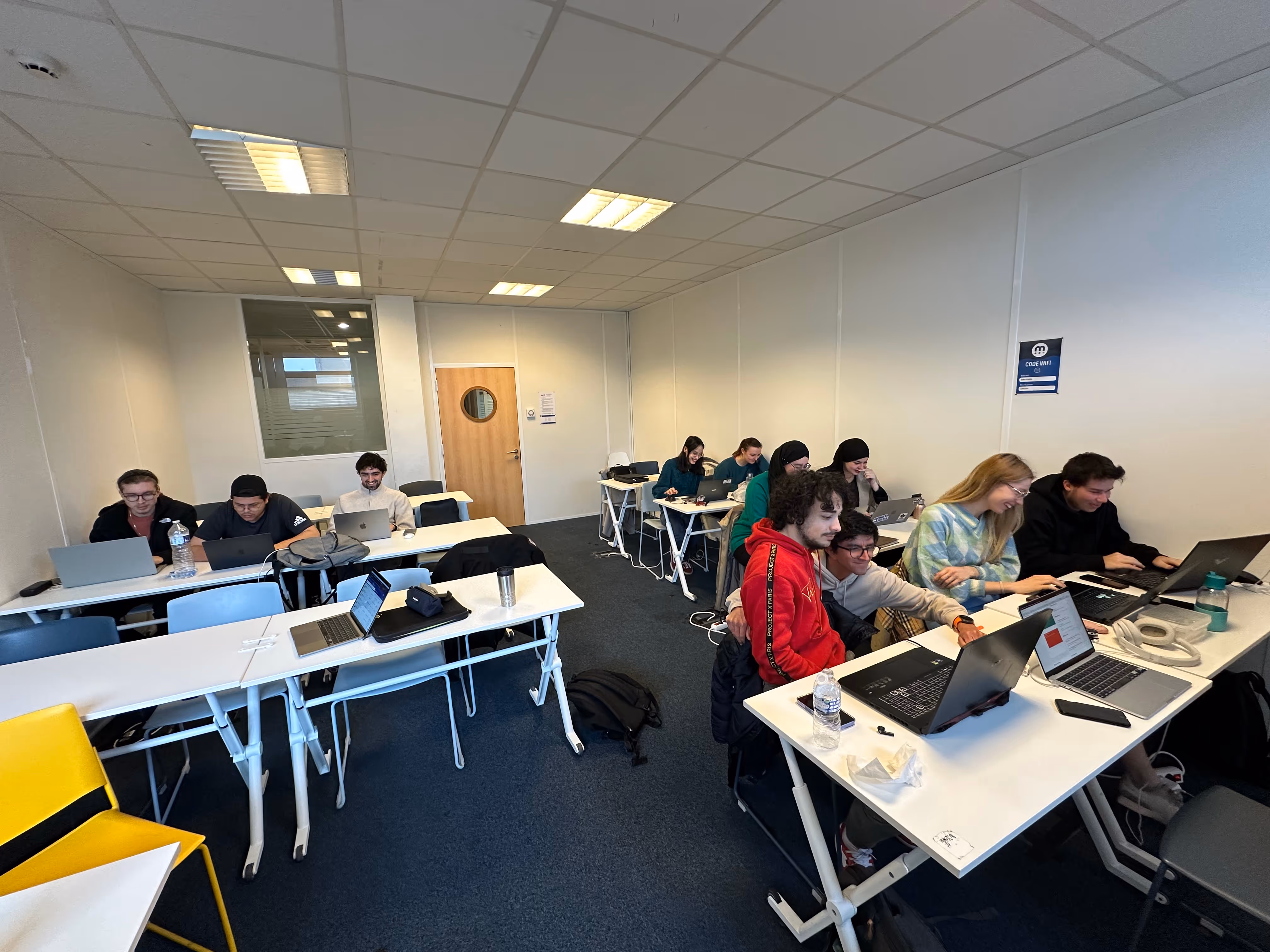 Étudiants EEMI en workshop création site web avec Figma et Webflow