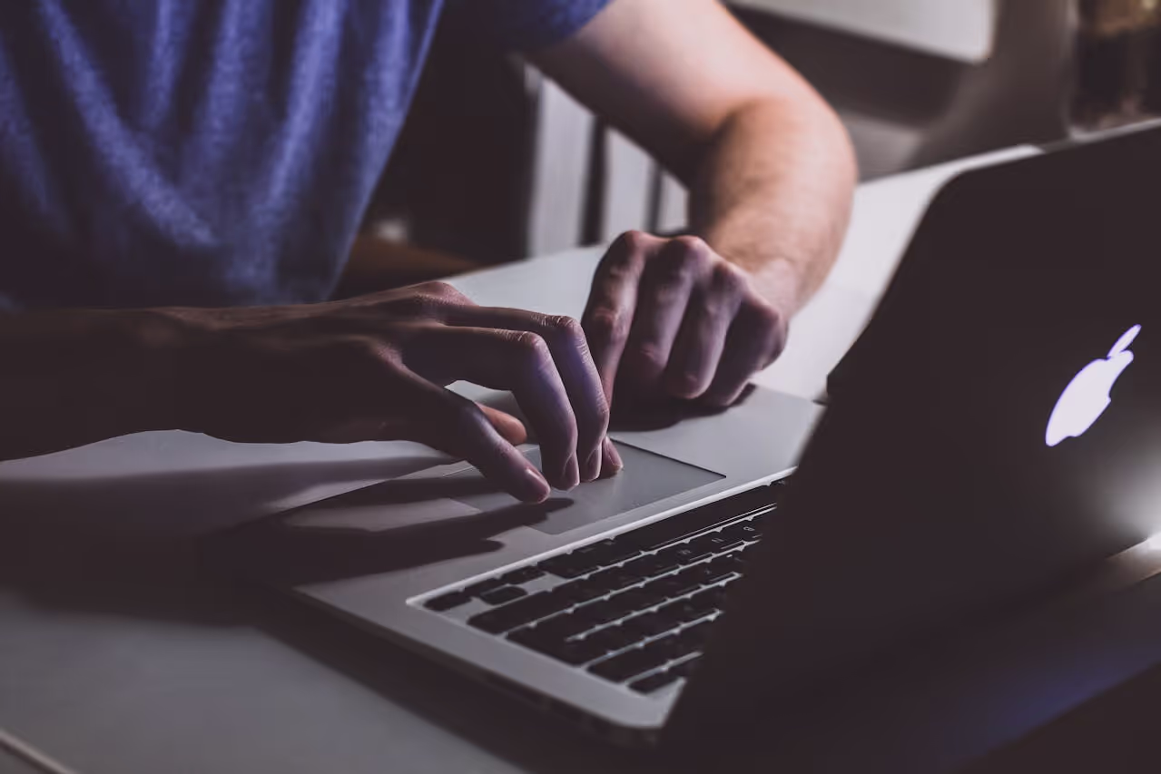 Développeur en travail sur un design system