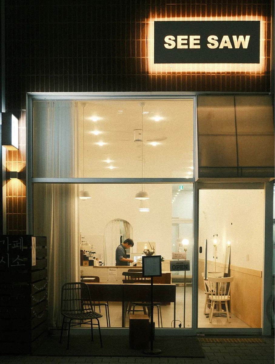 local cafe exterior photo
