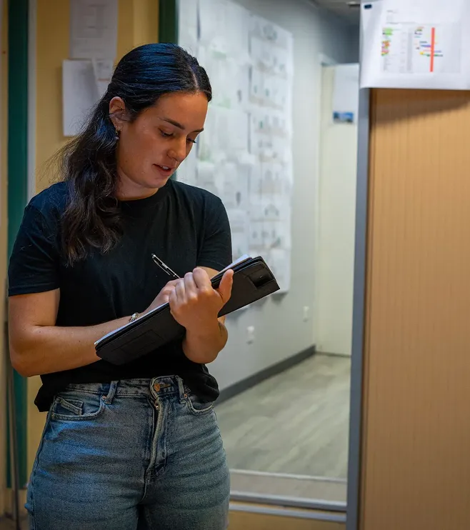 Ergonome réalisant une analyse