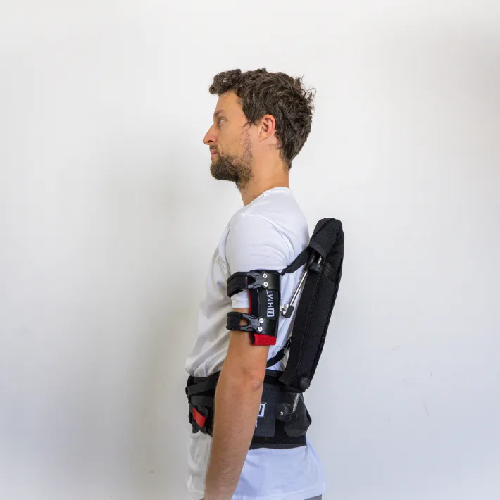 exosquelette plum bras baissés de coté