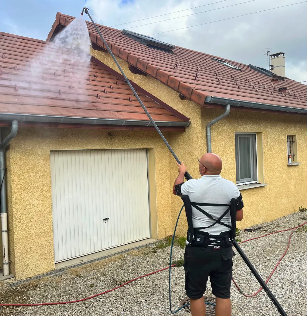 exosquelette nettoyage de façade - solution utilisée pour des façadiers