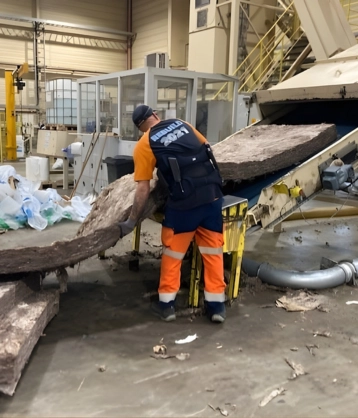 exosquelette Knauf Insulation - opérateur équipé de l'exosquelette