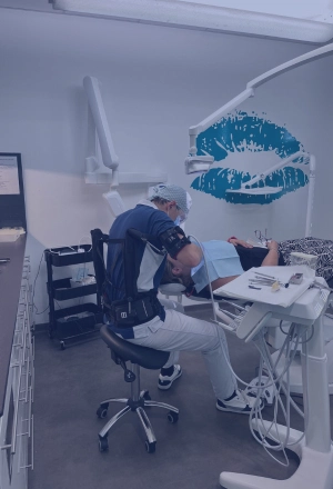 exosquelette plum sur un dentiste