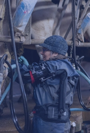 exosquelette plum' sur une agricultrice