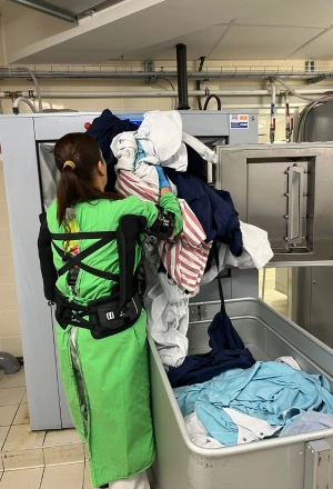 Chargement du linge en machine