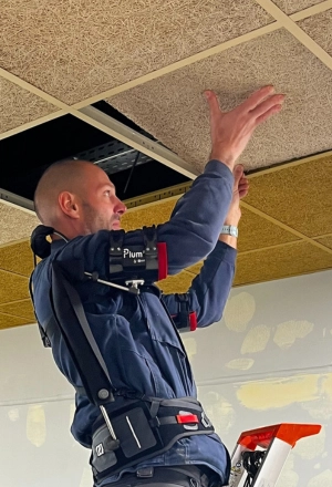 Chemin de câble au plafond