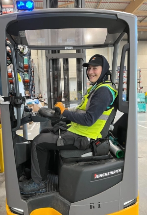 cariste portant des exosquelettes