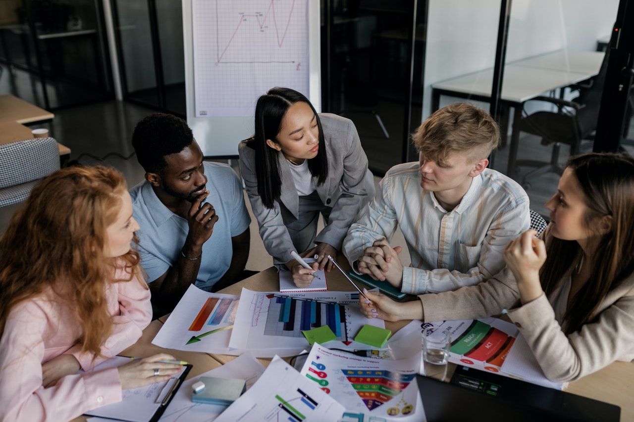 Measuring employee engagement: 10 metrics & KPIs to track in 2025