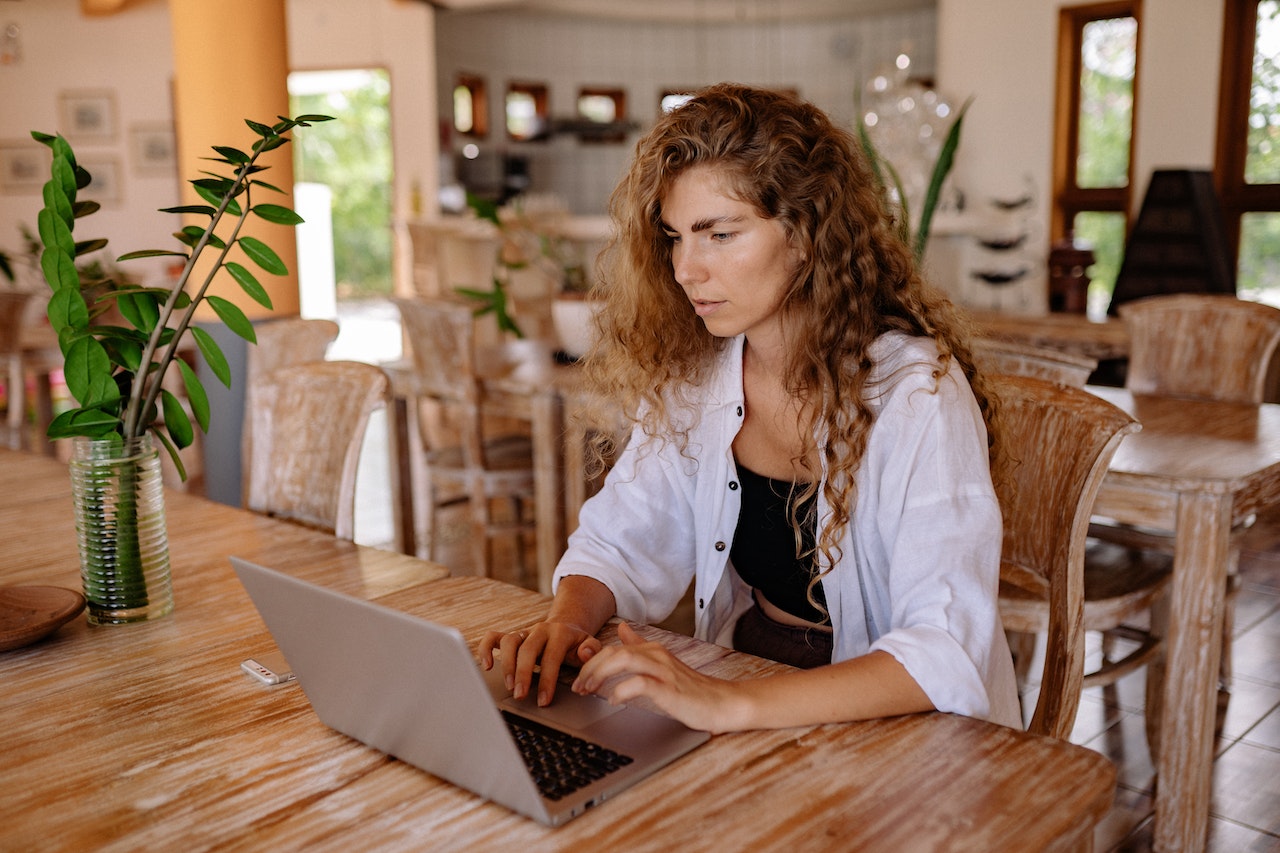 11 great ways to engage remote employees (+ a free action plan)