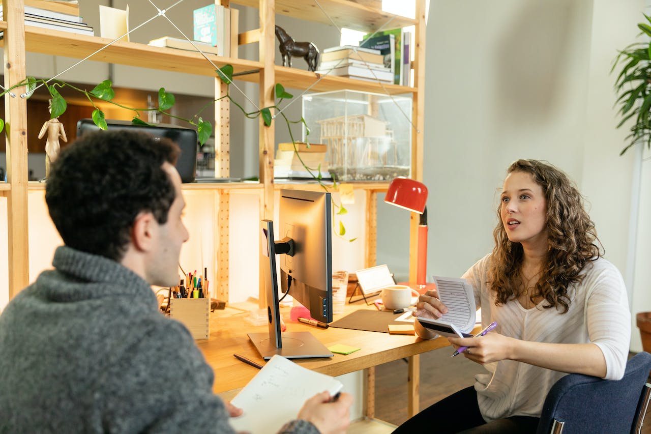 A guide to retaining & engaging your people with stay interviews (+31 questions to ask!)