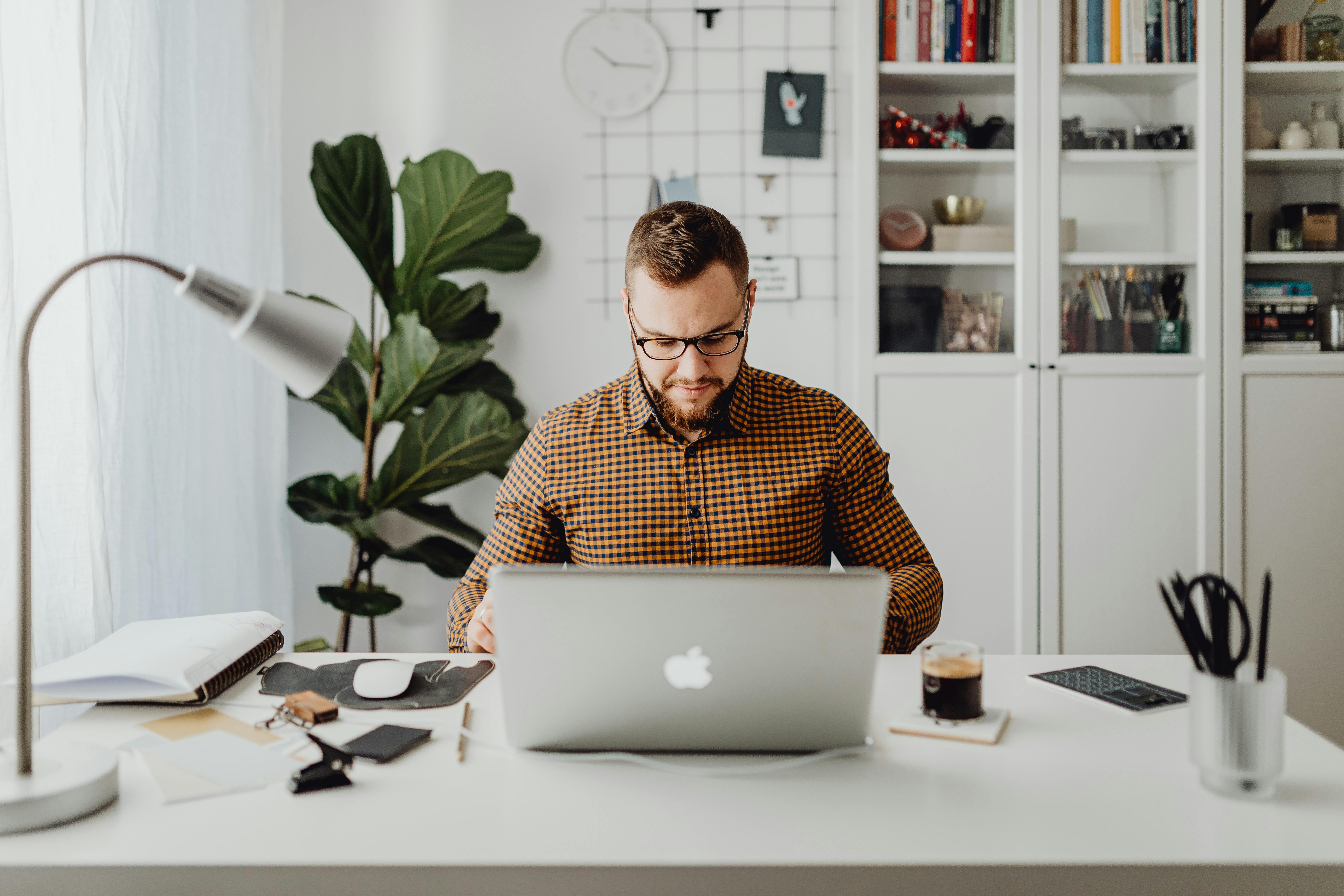 The ultimate payroll checklist (+ free download)