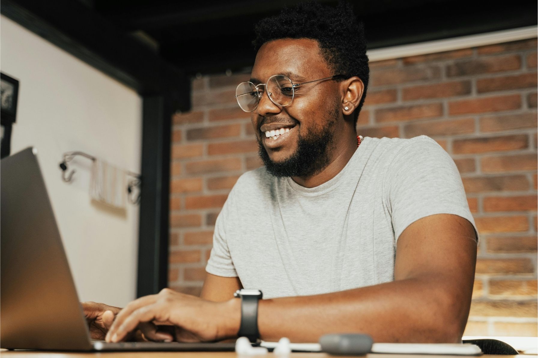 How to track employee time: options, tips & tools