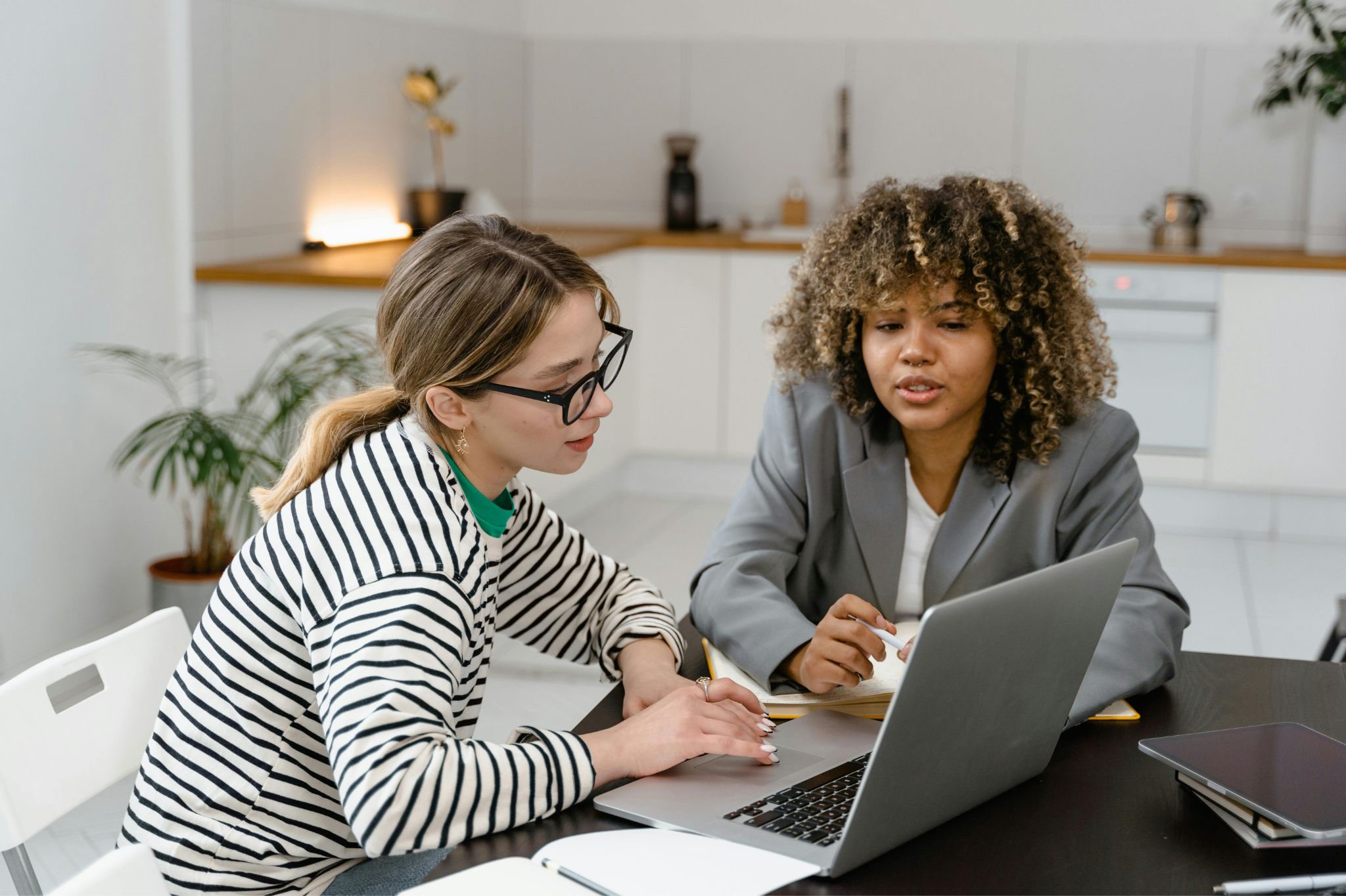 Free 1:1 meeting template & top tips for today’s managers