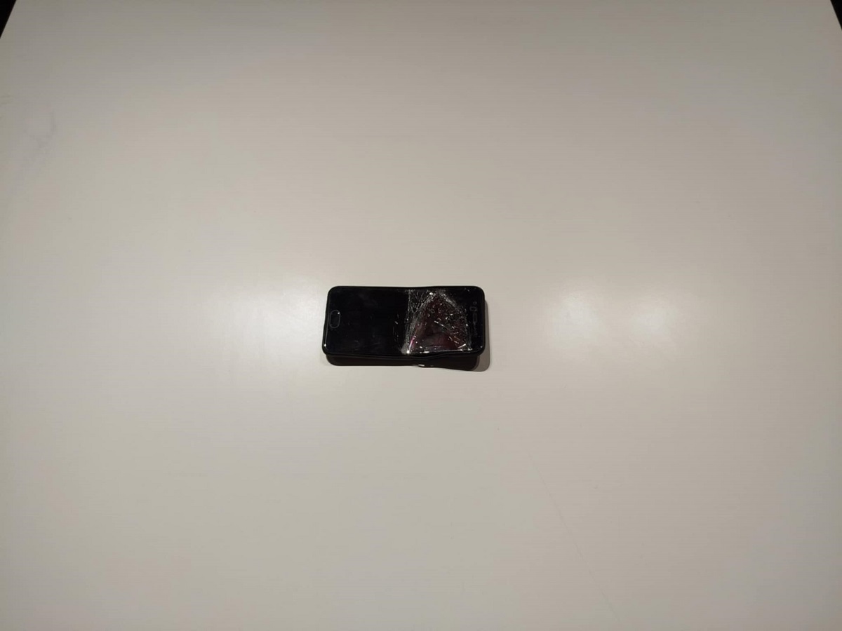 Разбіты сілавікамі тэлефон