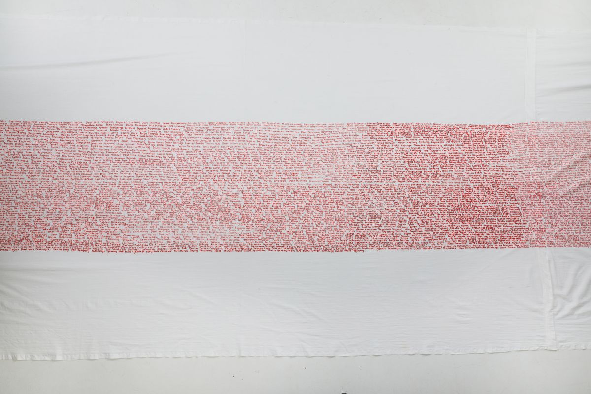 Сцяг з імёнамі беларускіх палітвязняў