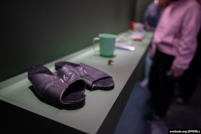 Выстава «Нічога асабліва новага» у Музэй Вольнай Беларусі ў Варшаве, асабістыя рэчы палітвязьняў