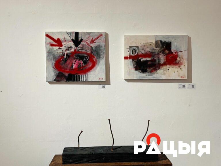 Экспанаты выставы “Застацца”, прысвечанай Алесю Пушкіну.