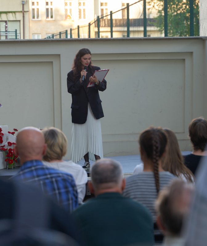 Адкрыццё выставы «Застацца»