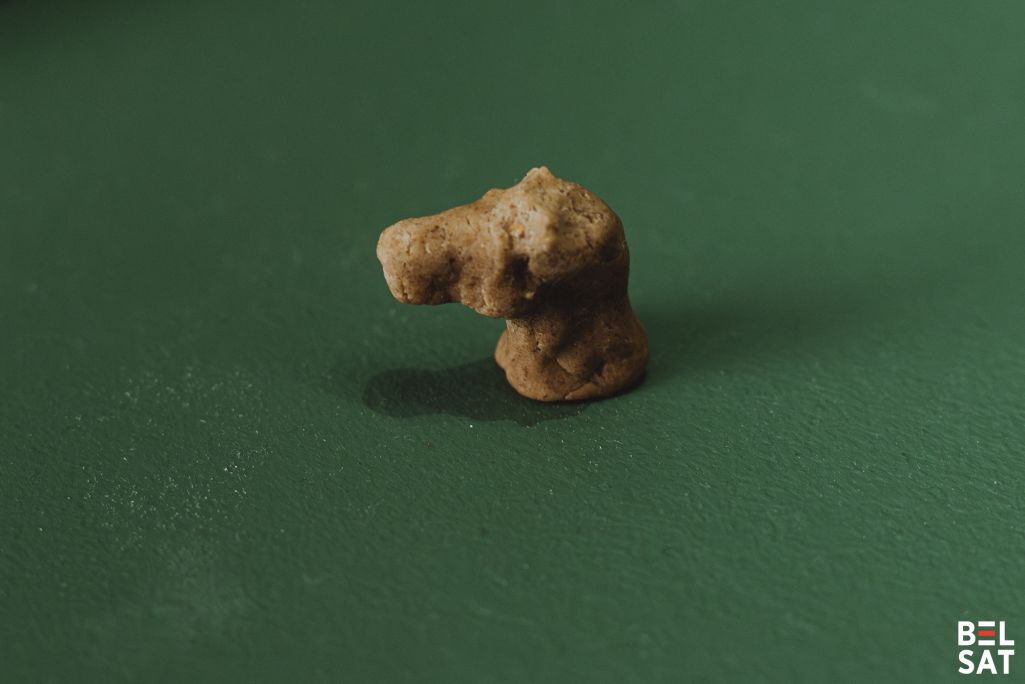 Выстава «Нічога асабліва новага» у Музеі Вольнай Беларусі. Шахматная фігура з хлебу