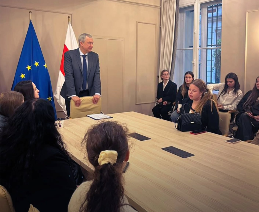 Павел Латушка и студынты