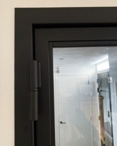 Bevestiging scharnierdeur