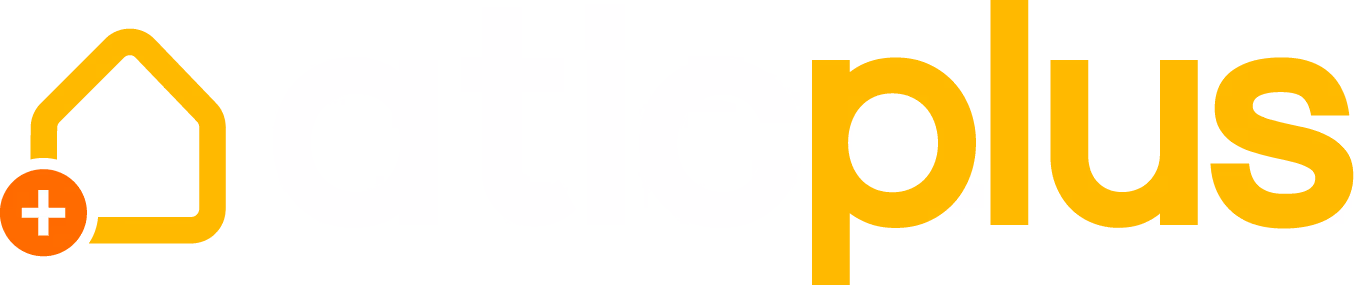 Logotipo horizontal AticPlus, amarillo y azul sobre fondo transparente.