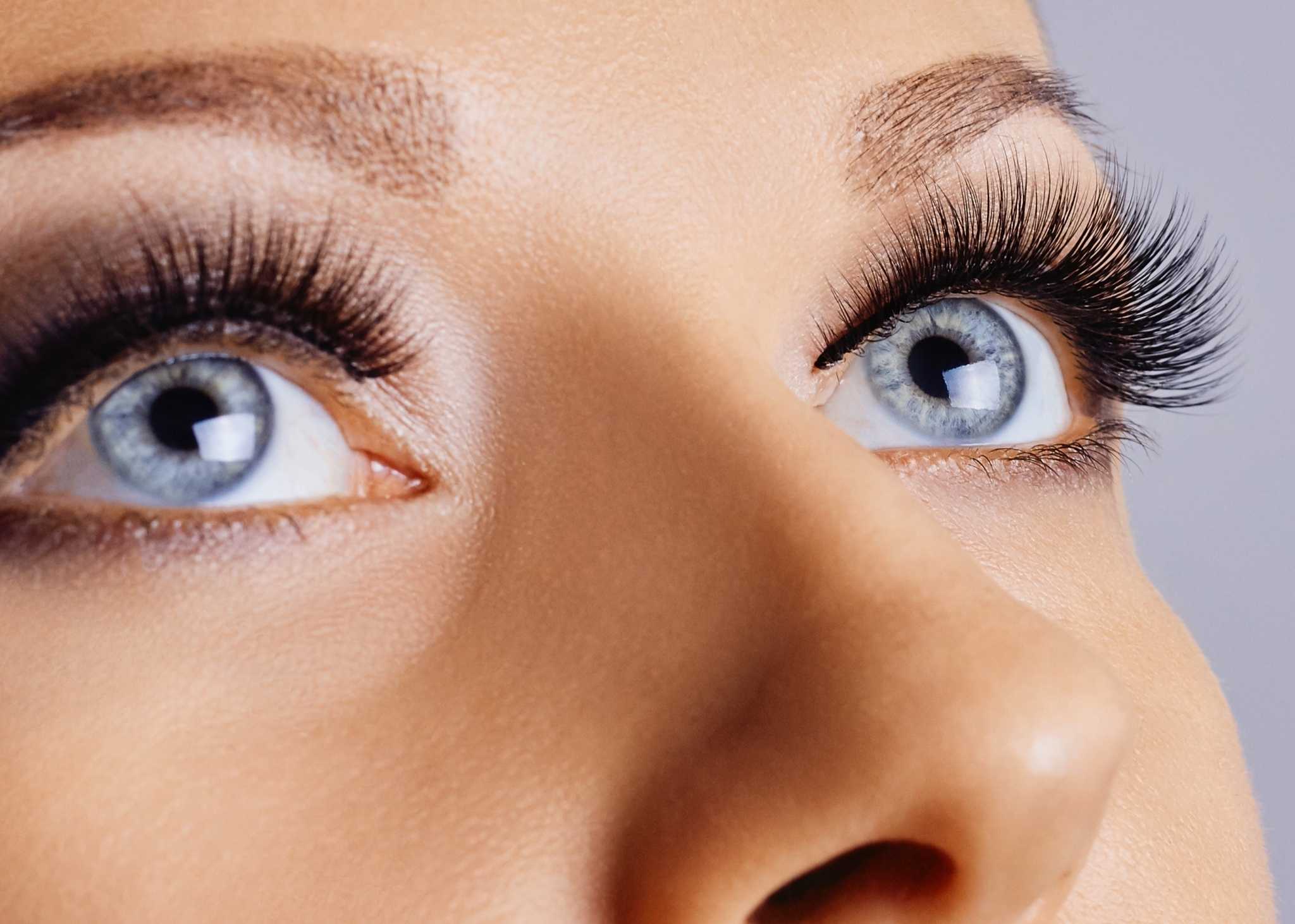 Woman with Eyelash Extensions Lee's Summit