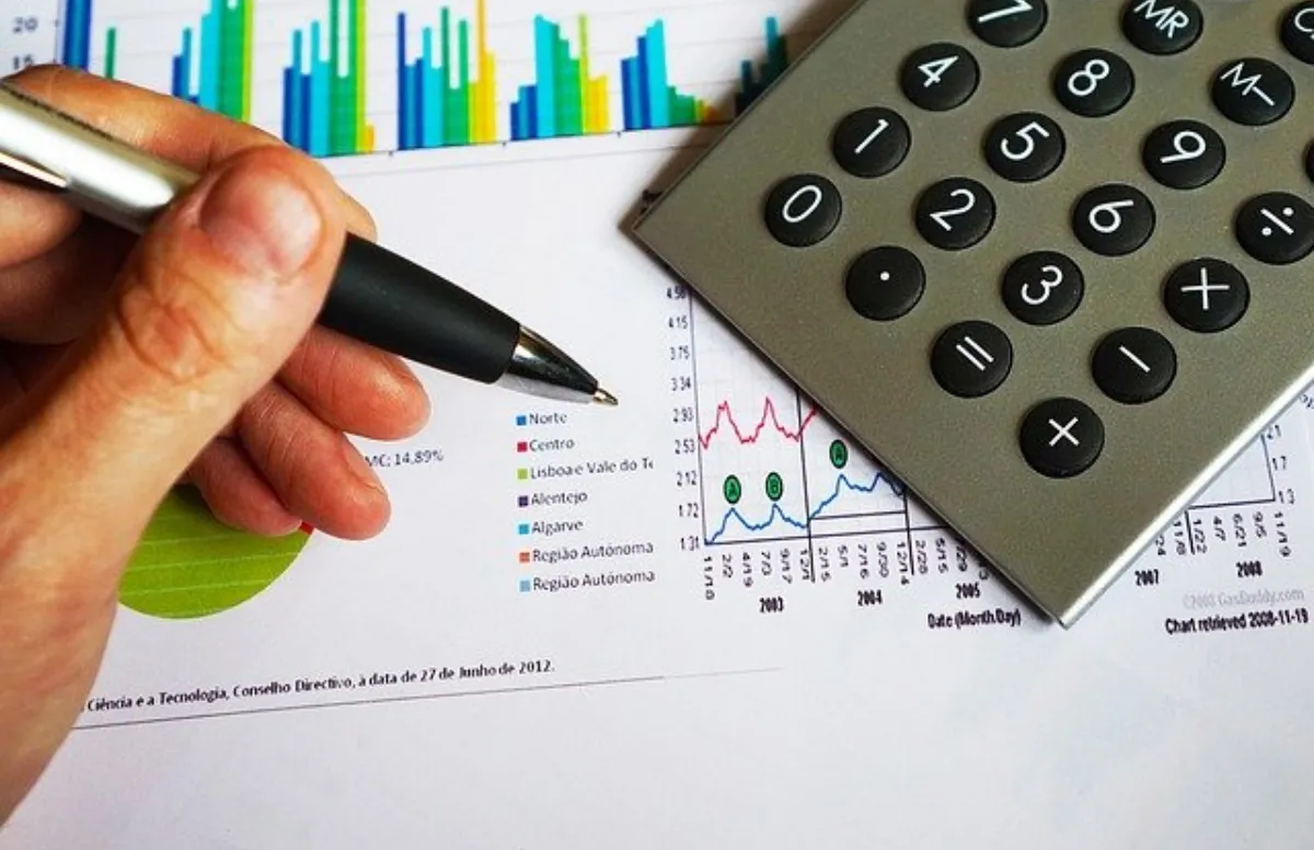 AdSense Revenue Calculator Tool: Estimate Your Earnings (2024)