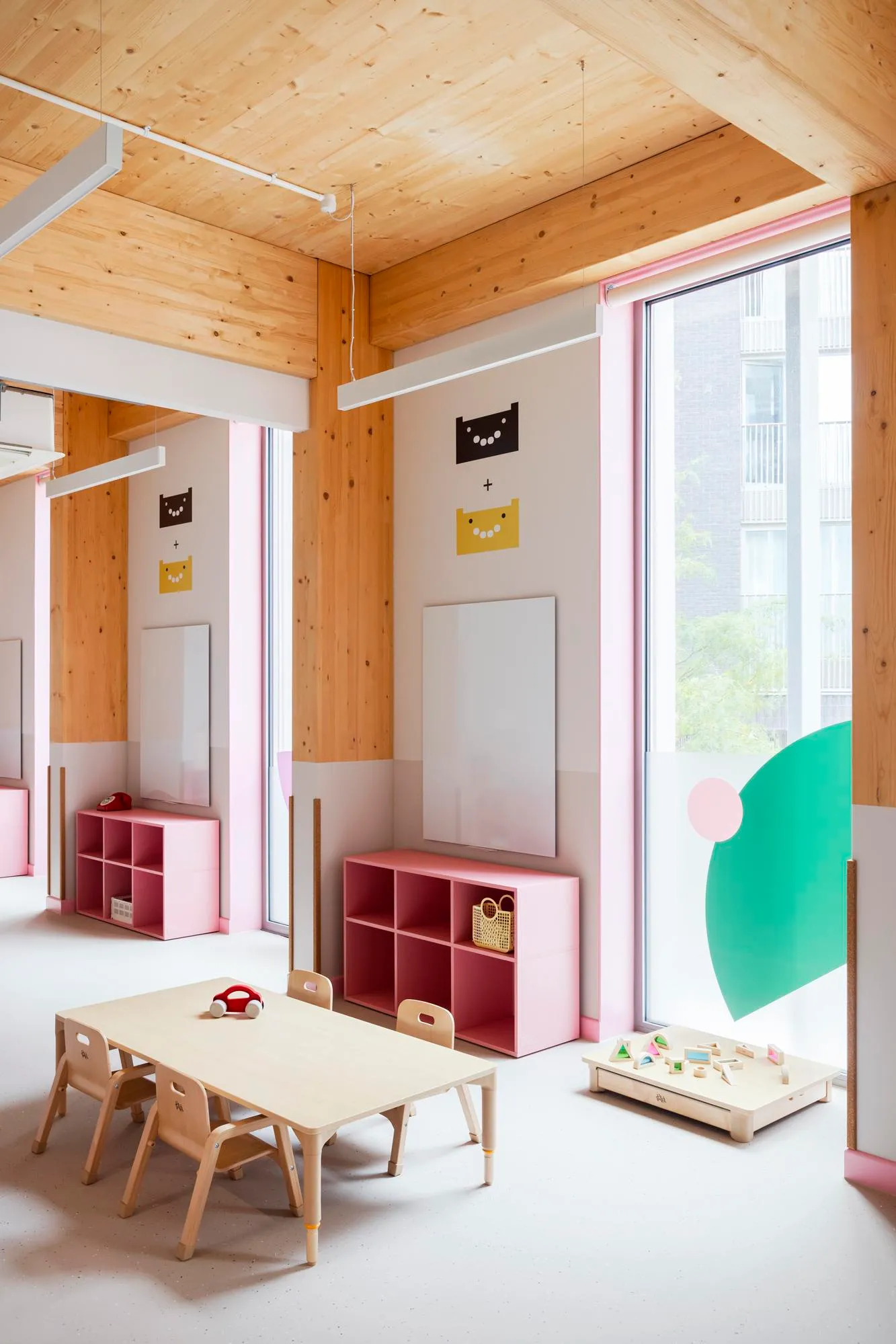 Drawing area in the pink room. By Office S&M, RIBA Chartered Architectural Practice in London.