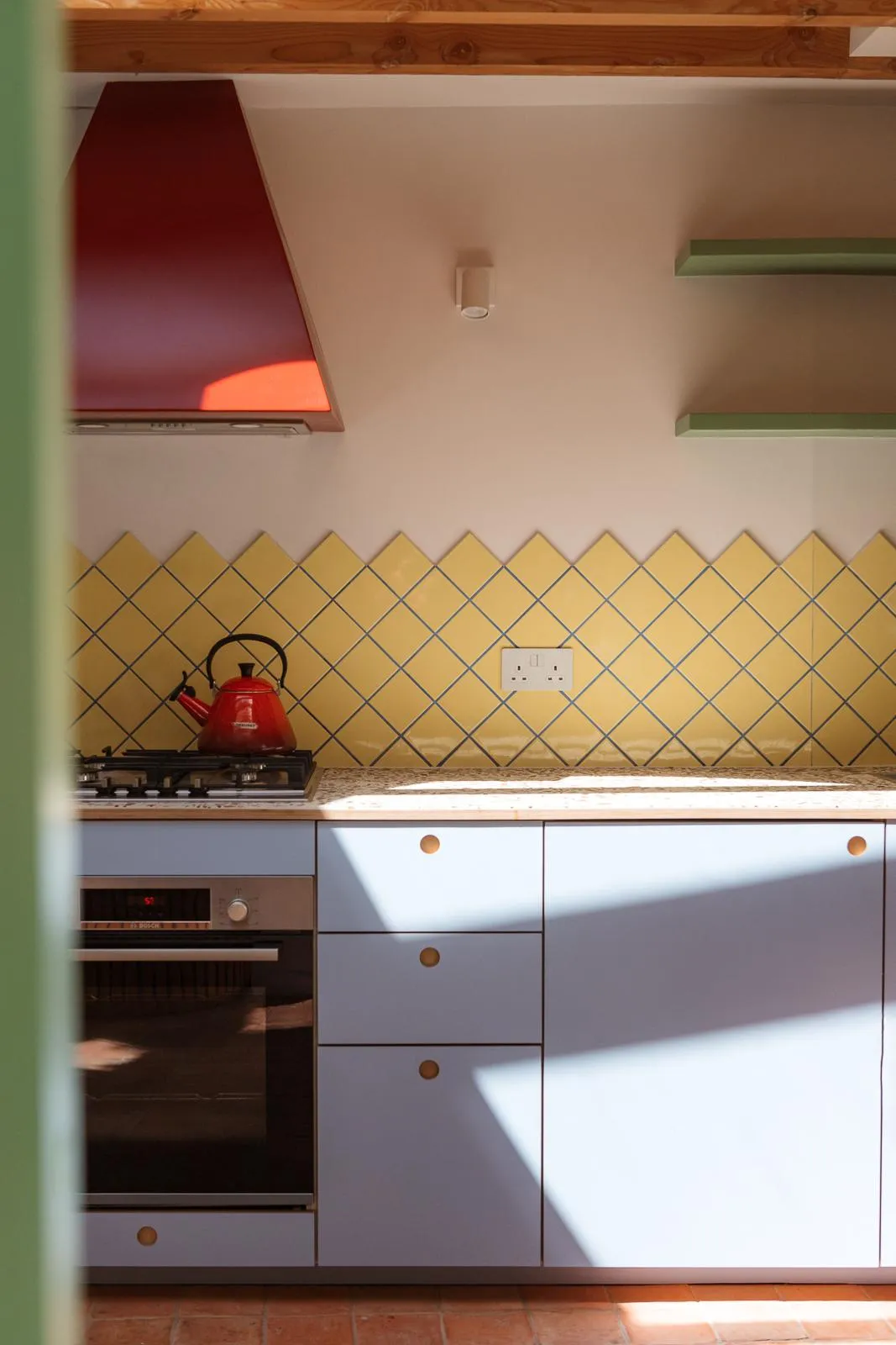 Detail photo showing the kitchen top and backsplash tiling. By Office S&M, RIBA Chartered Architectural Practice in London.