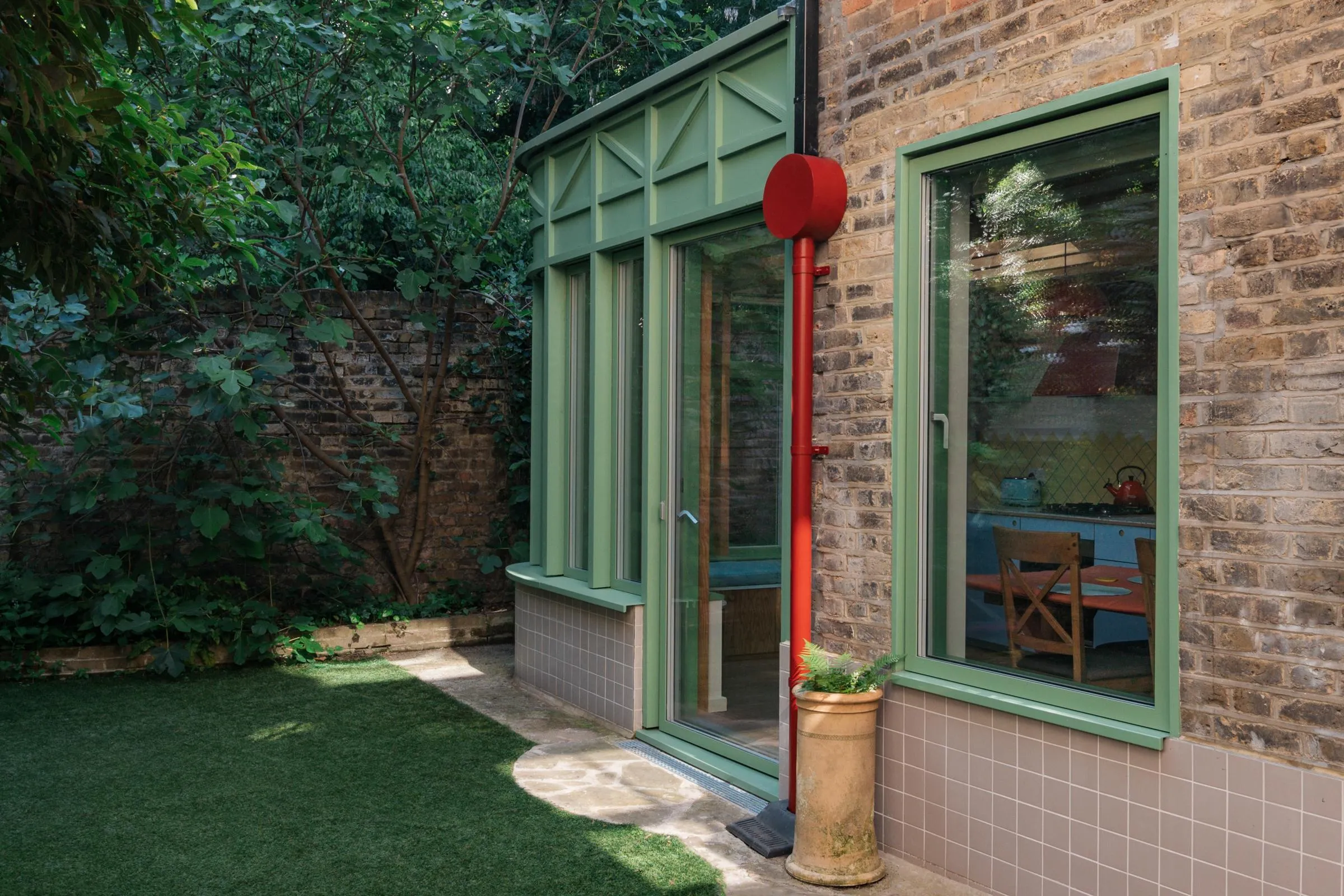 Photo showing the connection between the extension and the existing building. By Office S&M, RIBA Chartered Architectural Practice in London.