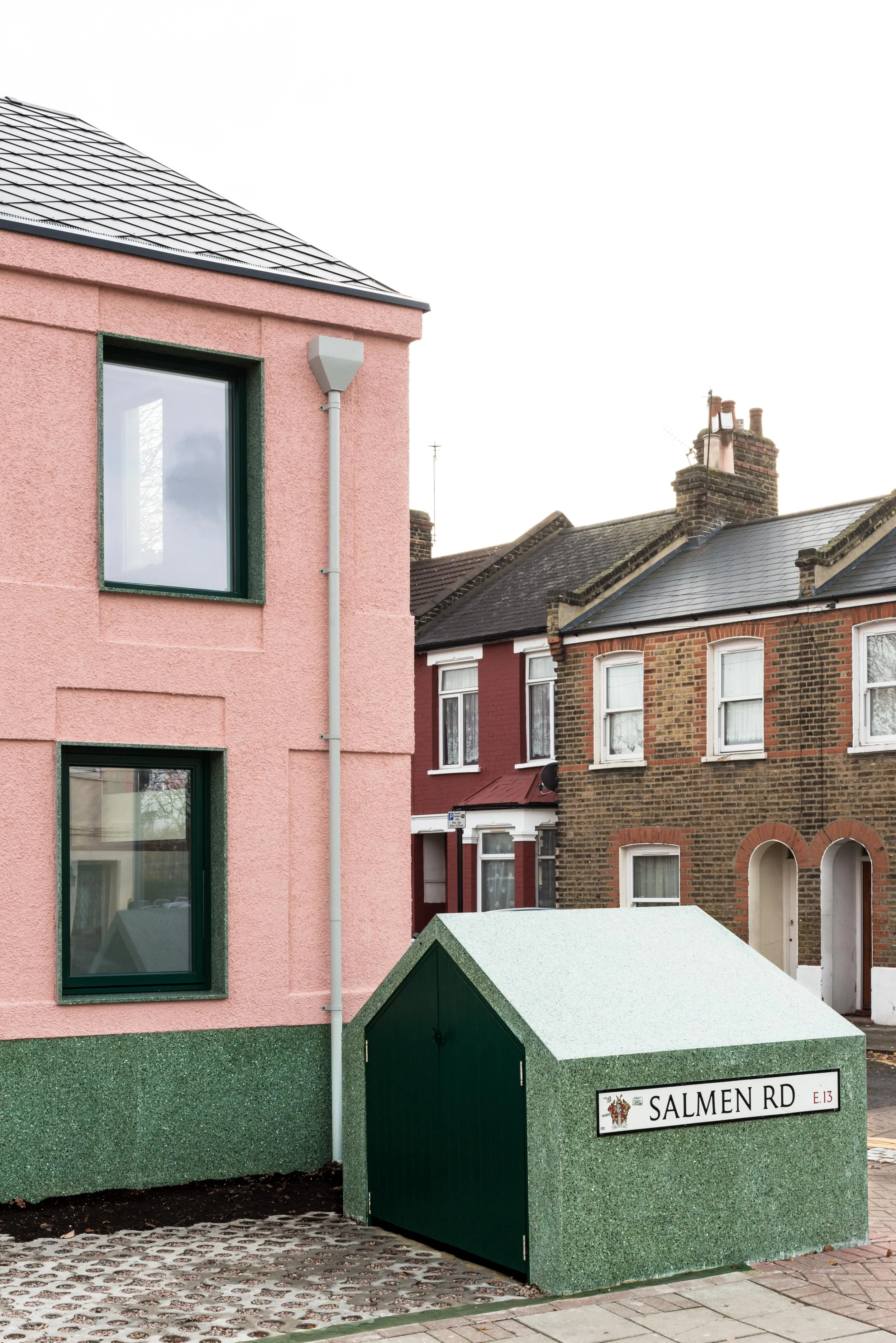 Zoomed in photo of the front of the house. By Office S&M, RIBA Chartered Architectural Practice in London.