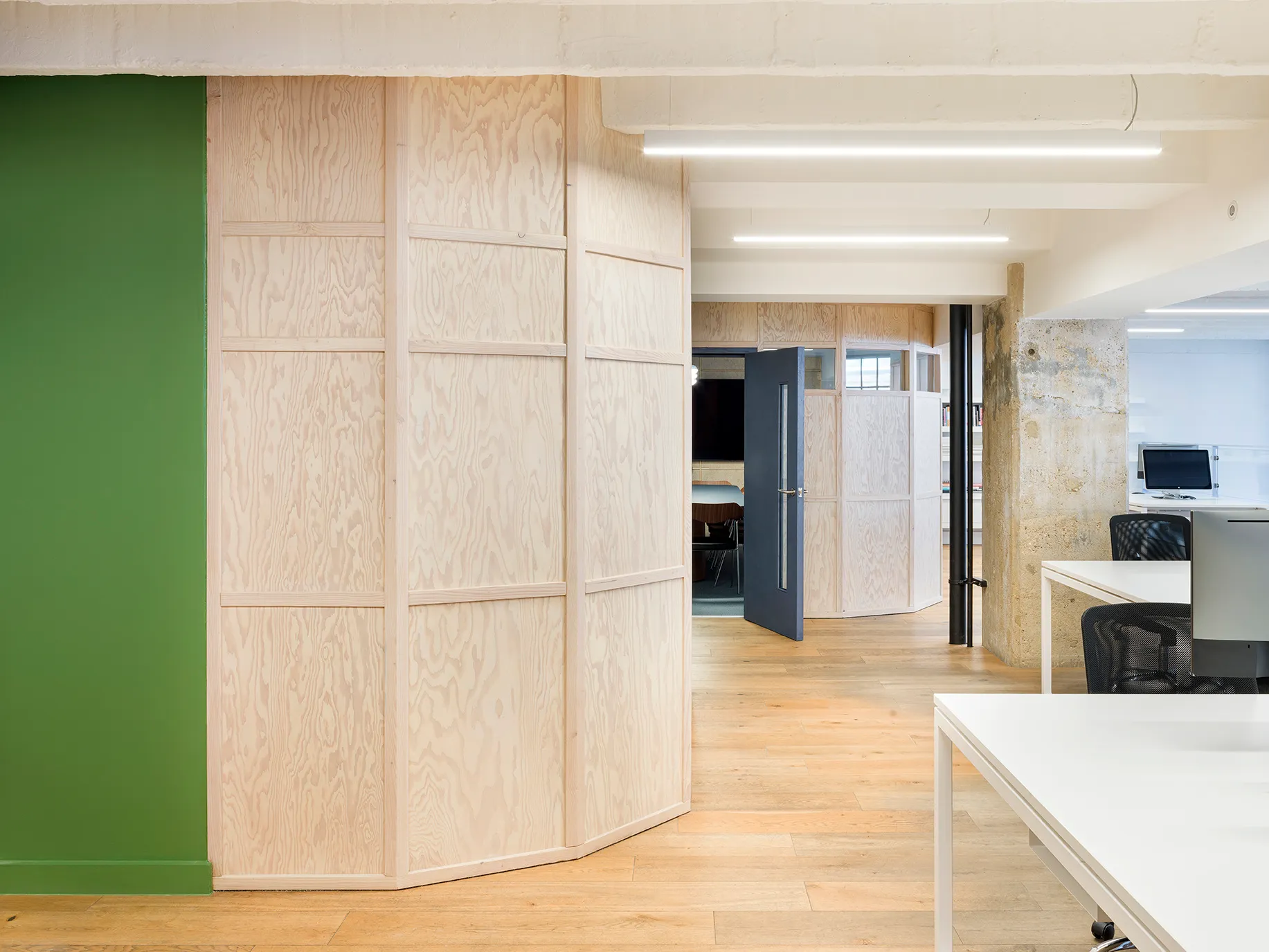 Photo of the corridor space between spaces. By Office S&M, RIBA Chartered Architectural Practice in London.