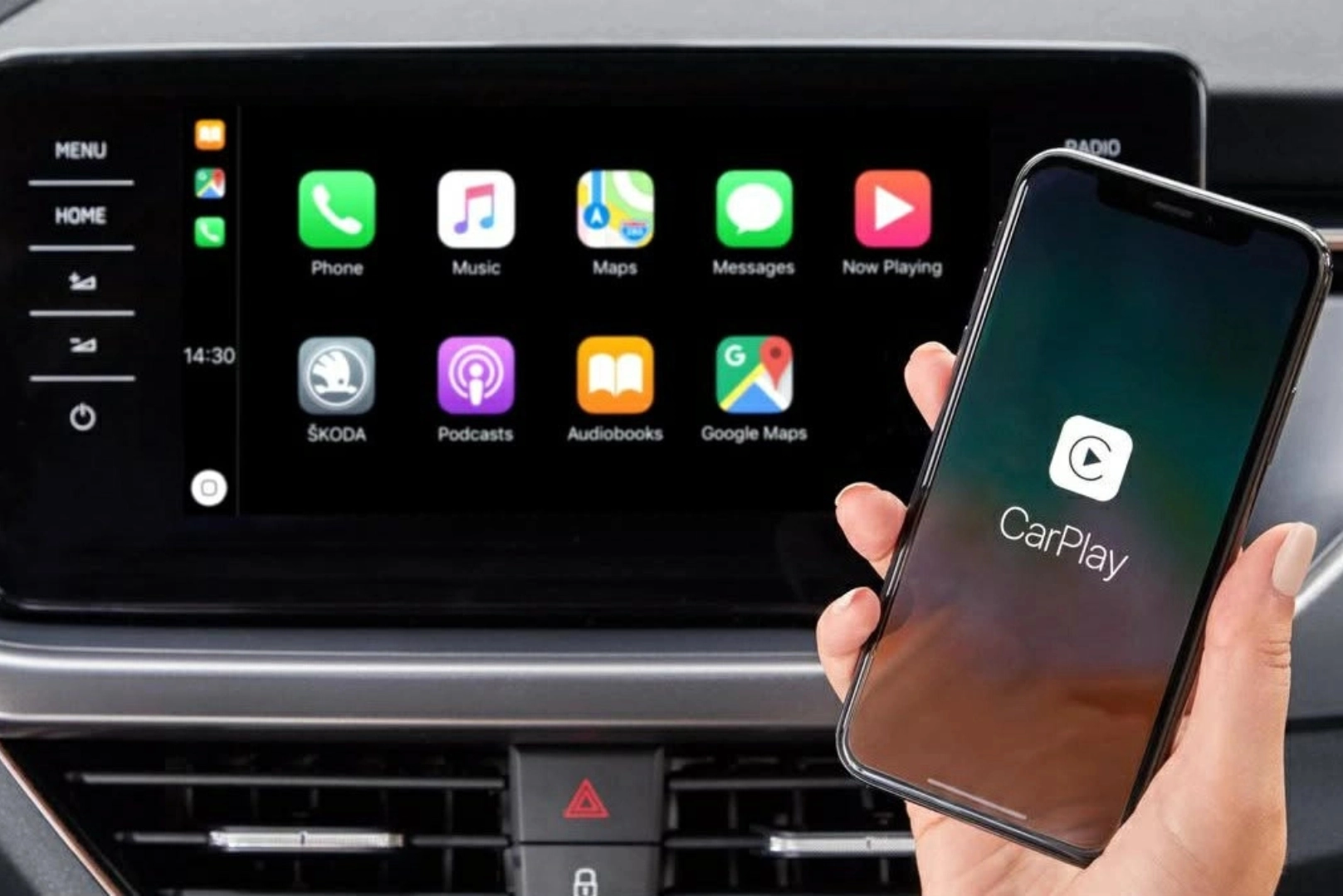 Intérieur arrière d'une voiture de luxe avec plafonnier à fibre optique lumineux rouge et blanc, sièges en cuir noir.