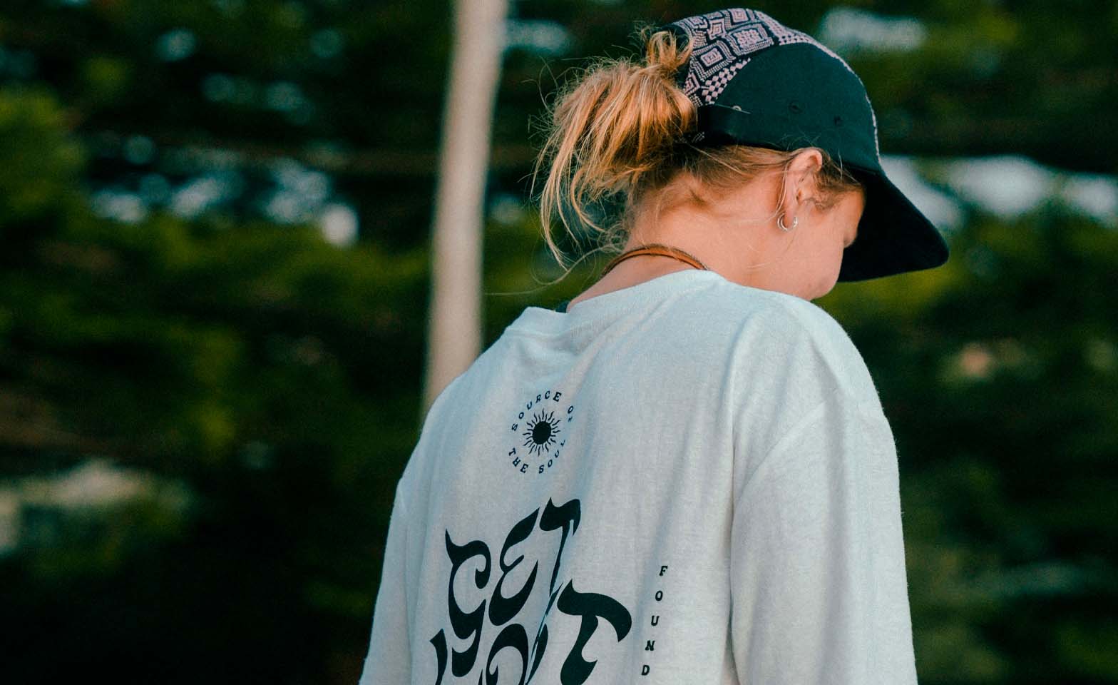 How to style oversized tees for spring and summer