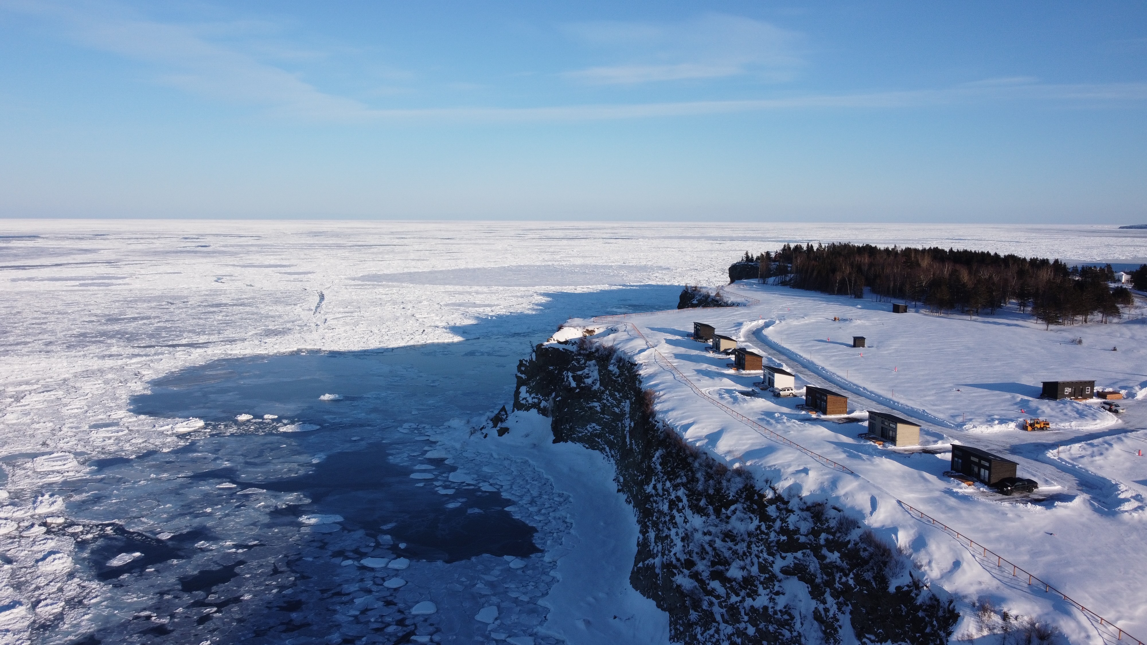Chalets Nautika à Gaspé : vue spectaculaire, confort moderne et séjour quatre saisons