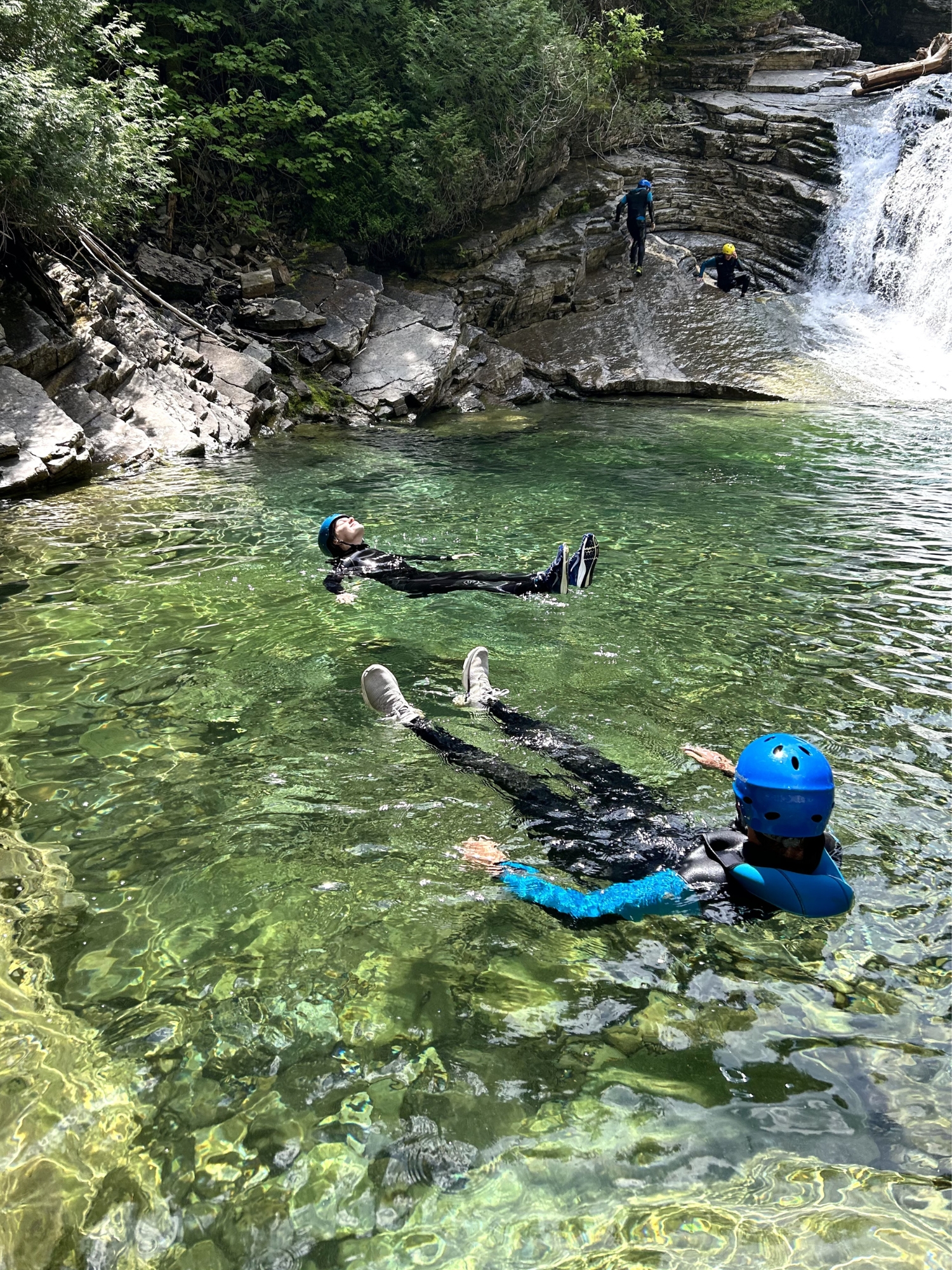 Canyoning et croisière en mer à Gaspé : deux aventures signées Griffon Aventure